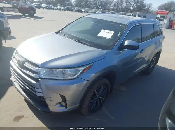 5TDJZRFH5JS492549 2018 TOYOTA HIGHLANDER - Image 2