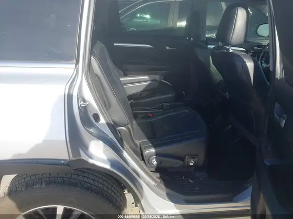 5TDJZRFH5JS492549 2018 TOYOTA HIGHLANDER - Image 8