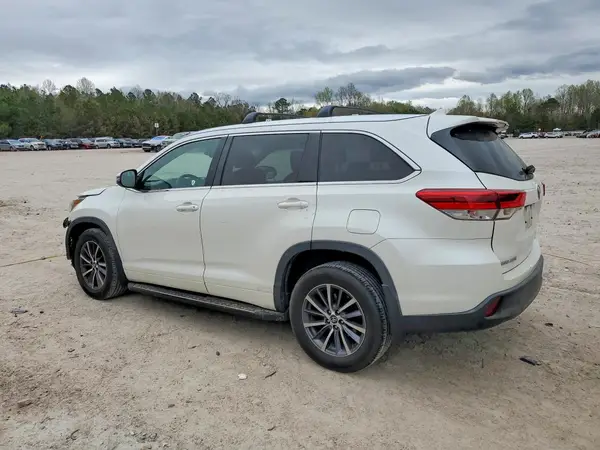 5TDJZRFH5JS523718 2018 TOYOTA HIGHLANDER - Image 2