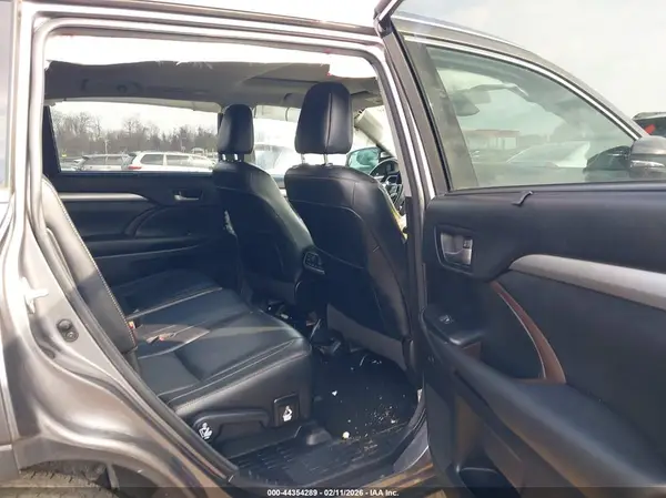 5TDJZRFH5JS525324 2018 TOYOTA HIGHLANDER - Image 8