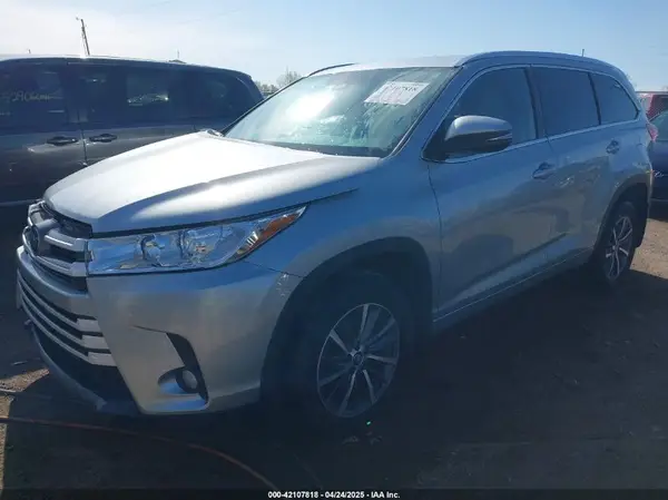 5TDJZRFH5JS527249 2018 TOYOTA HIGHLANDER - Image 2