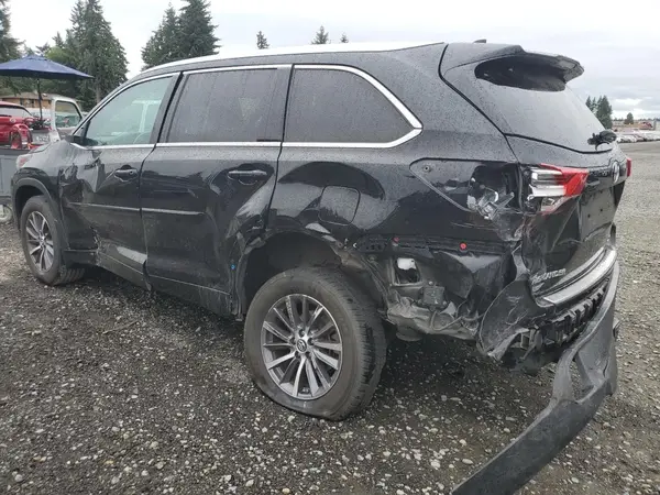 5TDJZRFH5JS530331 2018 TOYOTA HIGHLANDER - Image 2