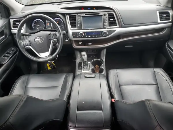 5TDJZRFH5JS530331 2018 TOYOTA HIGHLANDER - Image 8