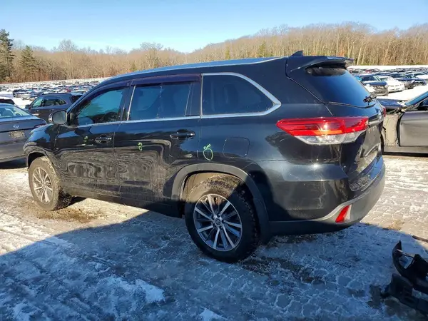 5TDJZRFH5JS530894 2018 TOYOTA HIGHLANDER - Image 2