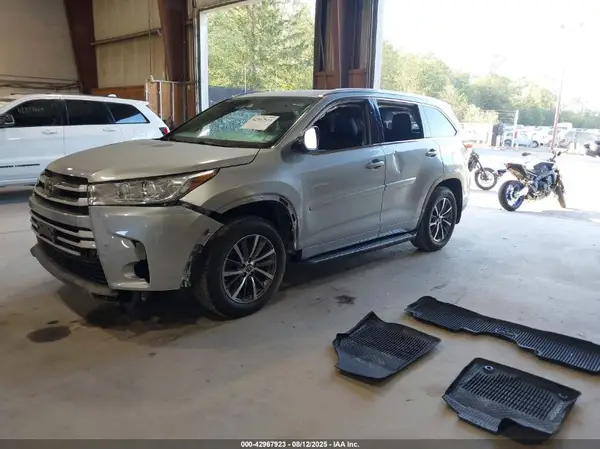 5TDJZRFH5JS531088 2018 TOYOTA HIGHLANDER - Image 2