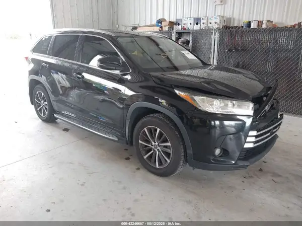 5TDJZRFH5JS532919 2018 TOYOTA HIGHLANDER - Image 1