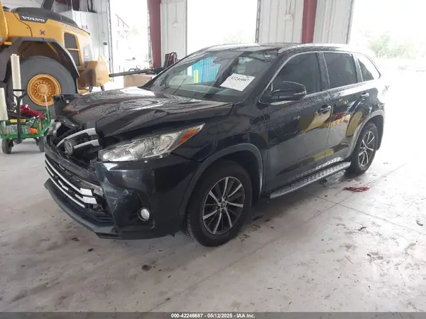 5TDJZRFH5JS532919 2018 TOYOTA HIGHLANDER - Image 2