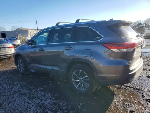 5TDJZRFH5JS533164 2018 TOYOTA HIGHLANDER - Image 2