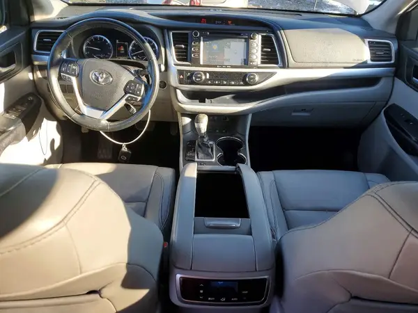 5TDJZRFH5JS533164 2018 TOYOTA HIGHLANDER - Image 8