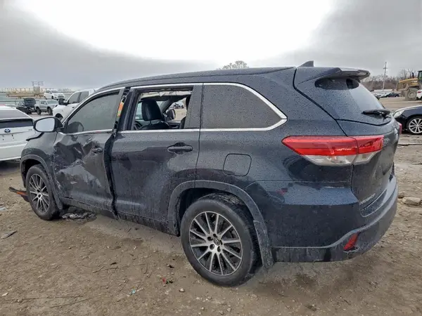 5TDJZRFH5JS533391 2018 TOYOTA HIGHLANDER - Image 2