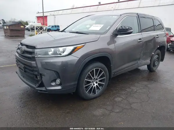 5TDJZRFH5JS533570 2018 TOYOTA HIGHLANDER - Image 2