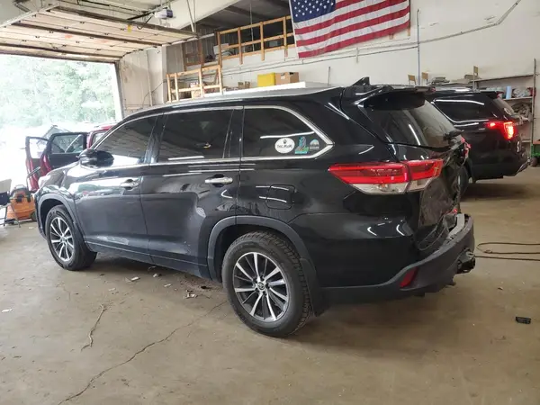 5TDJZRFH5JS533617 2018 TOYOTA HIGHLANDER - Image 2