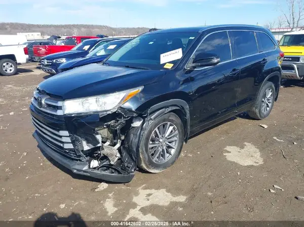 5TDJZRFH5JS533777 2018 TOYOTA HIGHLANDER - Image 2