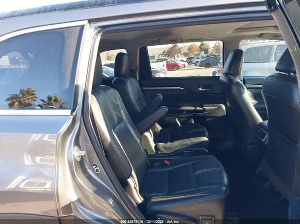 5TDJZRFH5JS535643 2018 TOYOTA HIGHLANDER - Image 8