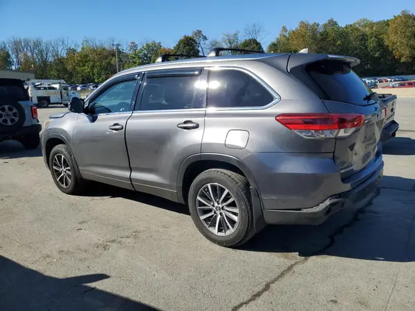 5TDJZRFH5JS540017 2018 TOYOTA HIGHLANDER - Image 2