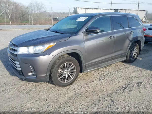 5TDJZRFH5JS541149 2018 TOYOTA HIGHLANDER - Image 2