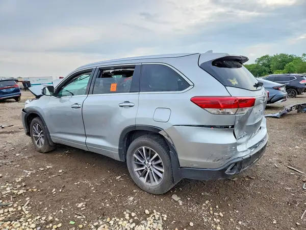 5TDJZRFH5JS541300 2018 TOYOTA HIGHLANDER - Image 2