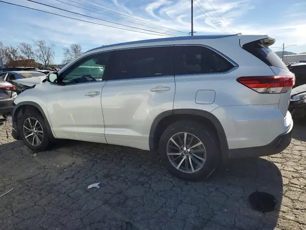 5TDJZRFH5JS543595 2018 TOYOTA HIGHLANDER - Image 2