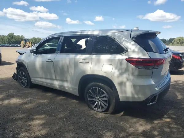 5TDJZRFH5JS544293 2018 TOYOTA HIGHLANDER - Image 2