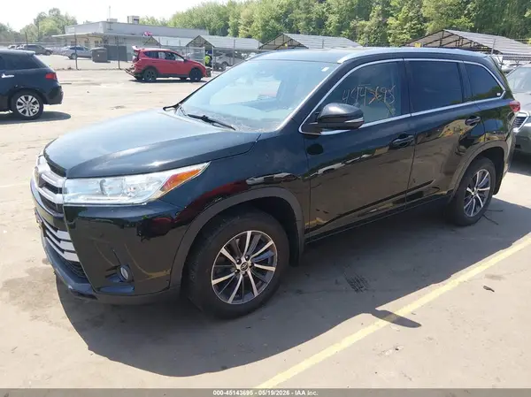 5TDJZRFH5JS546609 2018 TOYOTA HIGHLANDER - Image 2