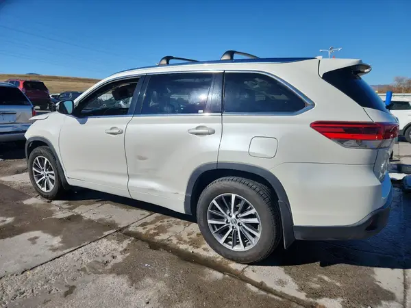 5TDJZRFH5JS547808 2018 TOYOTA HIGHLANDER - Image 2