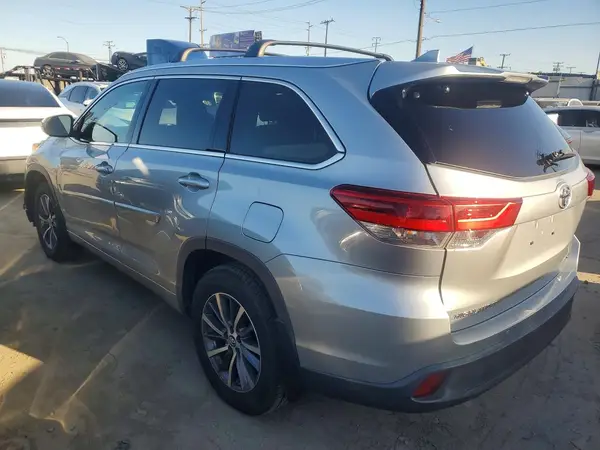 5TDJZRFH5JS547954 2018 TOYOTA HIGHLANDER - Image 2