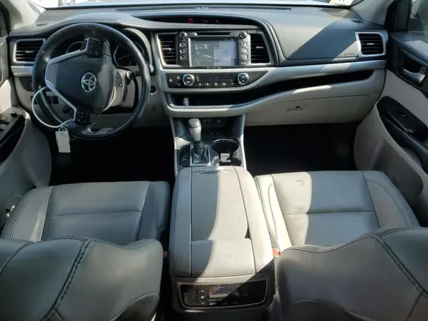 5TDJZRFH5JS548201 2018 TOYOTA HIGHLANDER - Image 8