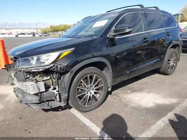 5TDJZRFH5JS548554 2018 TOYOTA HIGHLANDER - Image 2
