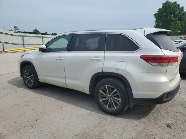 5TDJZRFH5JS549428 2018 TOYOTA HIGHLANDER - Image 2