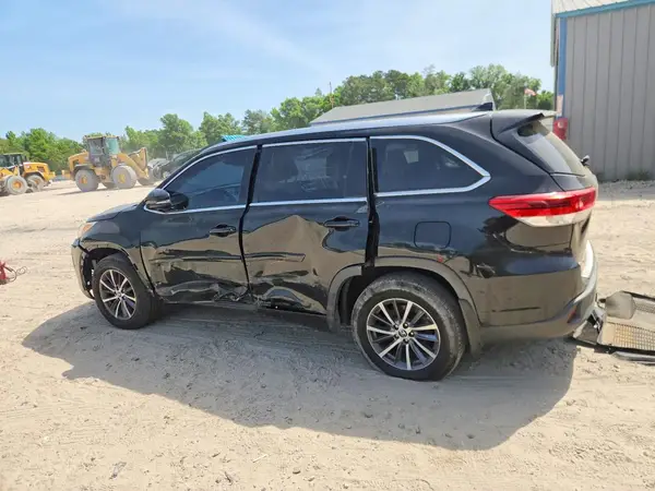 5TDJZRFH5JS552264 2018 TOYOTA HIGHLANDER - Image 2
