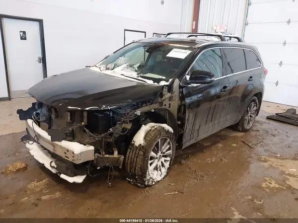 5TDJZRFH5JS553852 2018 TOYOTA HIGHLANDER - Image 2