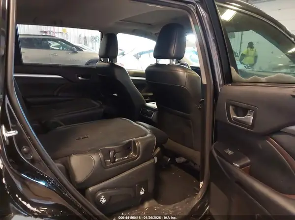 5TDJZRFH5JS553852 2018 TOYOTA HIGHLANDER - Image 8