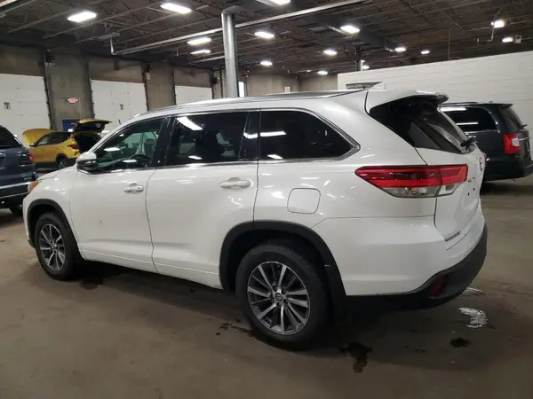 5TDJZRFH5JS556279 2018 TOYOTA HIGHLANDER - Image 2