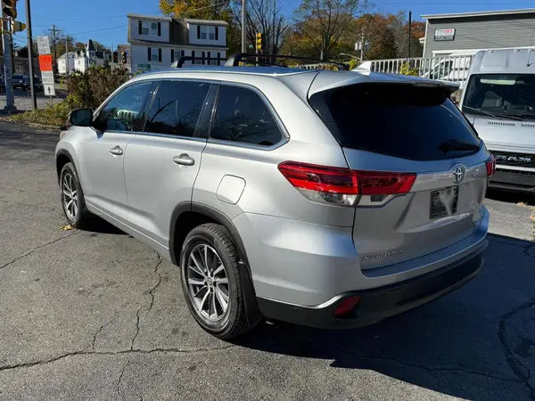 5TDJZRFH5JS556444 2018 TOYOTA HIGHLANDER - Image 2