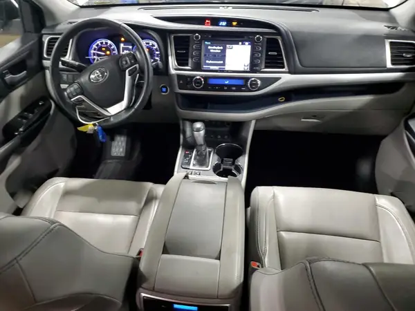 5TDJZRFH5JS557805 2018 TOYOTA HIGHLANDER - Image 8