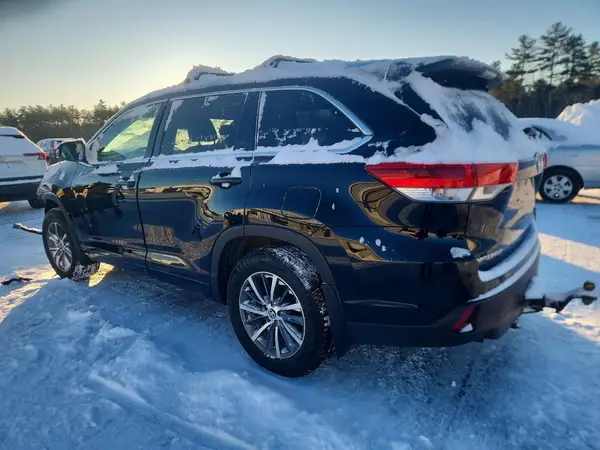 5TDJZRFH5JS559232 2018 TOYOTA HIGHLANDER - Image 2