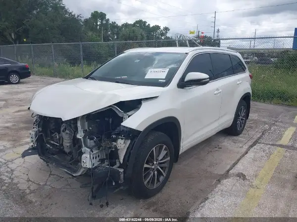 5TDJZRFH5JS559358 2018 TOYOTA HIGHLANDER - Image 2