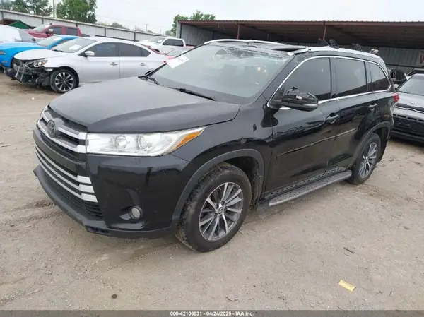 5TDJZRFH5JS559537 2018 TOYOTA HIGHLANDER - Image 2