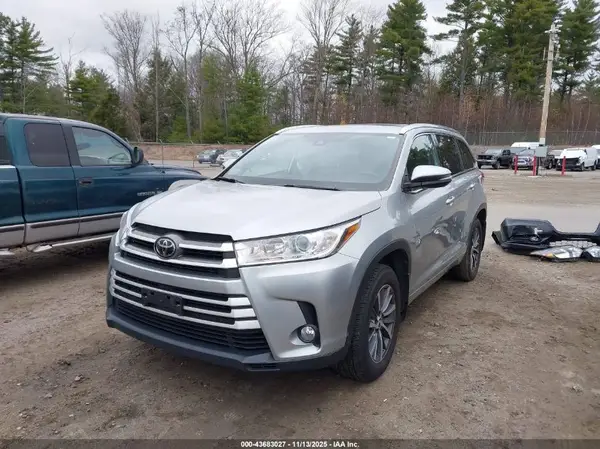 5TDJZRFH5JS559571 2018 TOYOTA HIGHLANDER - Image 2