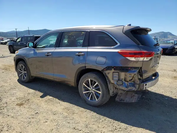 5TDJZRFH5JS560574 2018 TOYOTA HIGHLANDER - Image 2