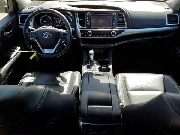 5TDJZRFH5JS560574 2018 TOYOTA HIGHLANDER - Image 8