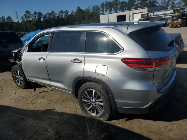 5TDJZRFH5JS560736 2018 TOYOTA HIGHLANDER - Image 2