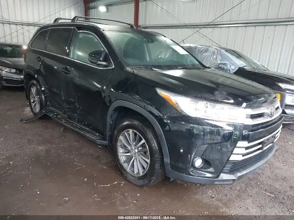 5TDJZRFH5JS561076 2018 TOYOTA HIGHLANDER - Image 1