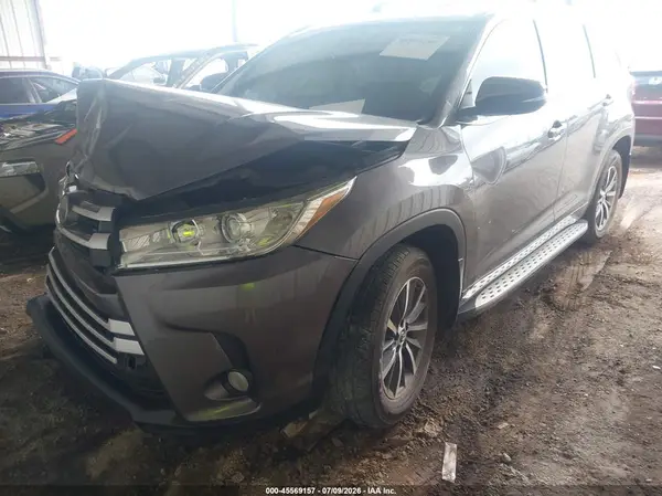 5TDJZRFH5JS561577 2018 TOYOTA HIGHLANDER - Image 2