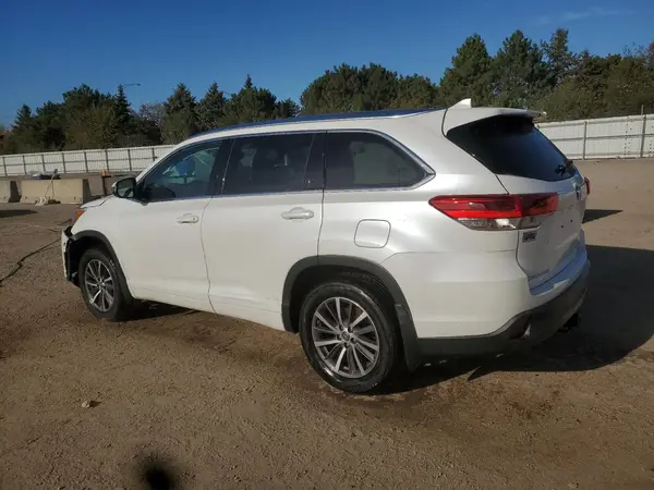 5TDJZRFH5JS800674 2018 TOYOTA HIGHLANDER - Image 2