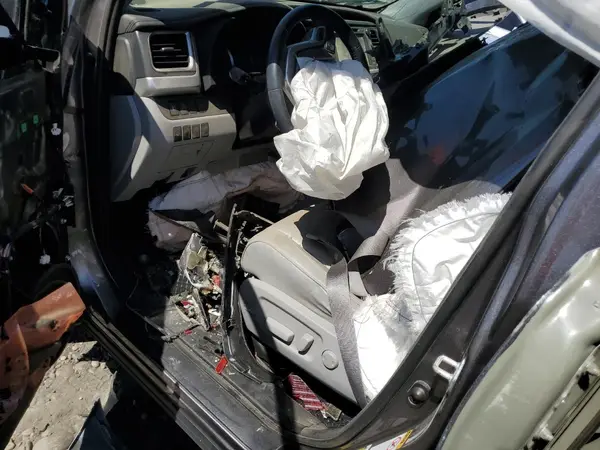 5TDJZRFH5JS807527 2018 TOYOTA HIGHLANDER - Image 8