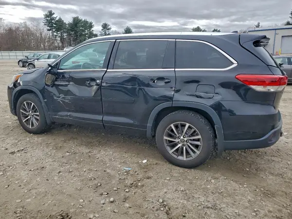 5TDJZRFH5JS811478 2018 TOYOTA HIGHLANDER - Image 2