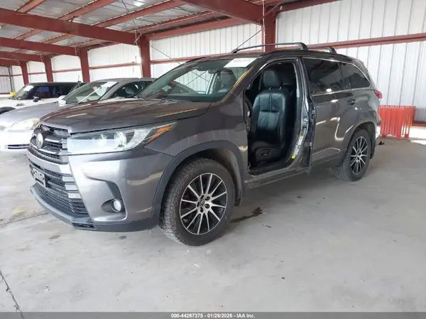 5TDJZRFH5JS812954 2018 TOYOTA HIGHLANDER - Image 2