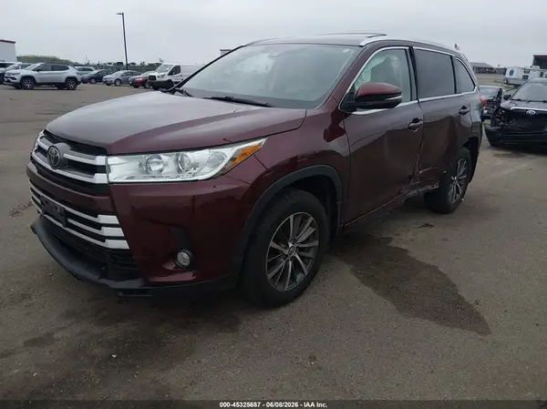 5TDJZRFH5JS813196 2018 TOYOTA HIGHLANDER - Image 2