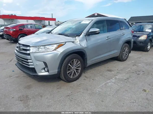 5TDJZRFH5JS818060 2018 TOYOTA HIGHLANDER - Image 2